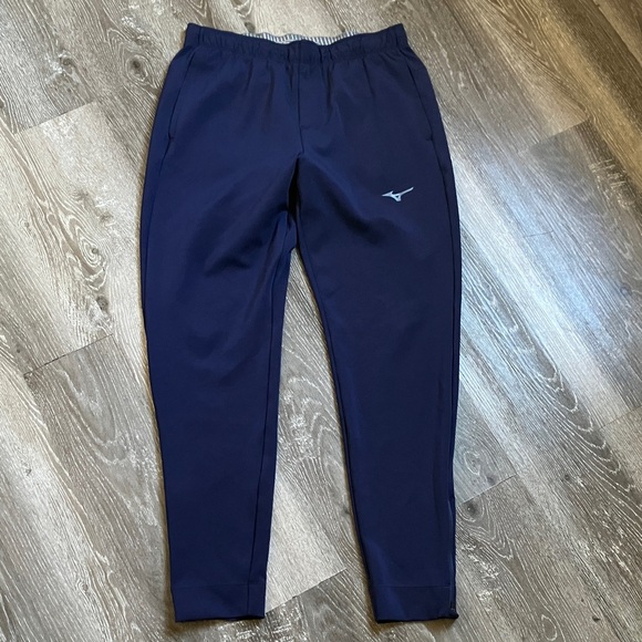 Mizuno - Picture 1 of 12